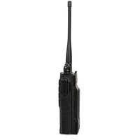 Верхний торец Lira DP-100 Ai DMR: антенный разъём SMA, переключатель каналов, регулятор громкости