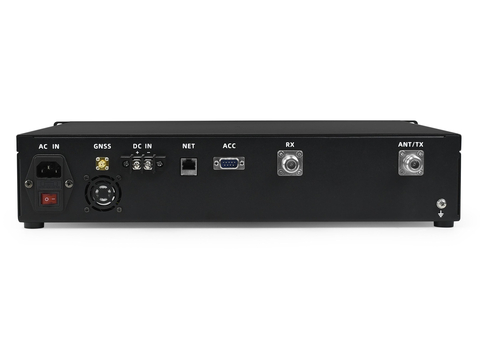 Задняя панель ретранслятора Lira DR-3000 UHF DMR: антенные разъёмы N, питание 220/12 В, порт IP Connect