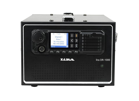 Передняя панель ретранслятора Lira DR-1000 UHF DMR с индикацией режимов и держателем тангенты