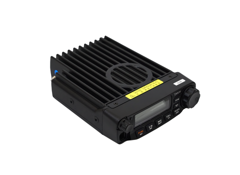 Боковые разъёмы Racio R2100 VHF для подключения тангенты, питания и программирования